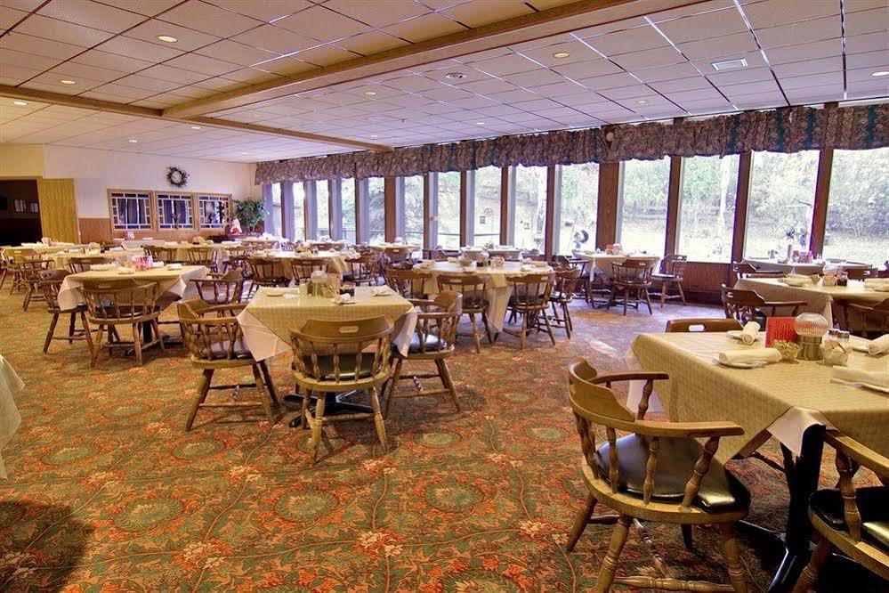 Voyageur Inn And Conference Center Reedsburg Restoran gambar